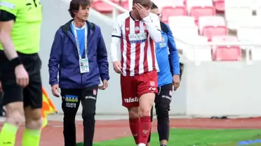 Sivasspor'un genç futbolcusu Burak Kapacak sakatlandı