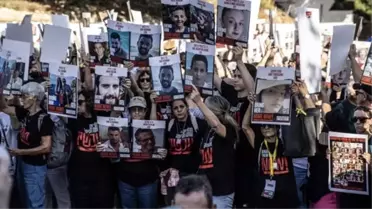 Gazze Şeridi'ndeki esirlerin yakınları, İsrail Meclisi önünde gösteri yaptı