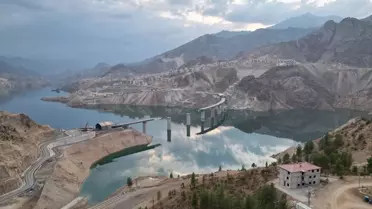 Artvin'de 90 kilometrelik yolu 16 kilometre kısaltacak viyadüğün yüzde 65'i tamamlandı