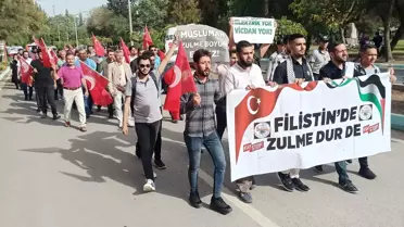 OKÜ Öğrencileri İsrail'in Gazze'deki saldırılarına tepki için yürüdü