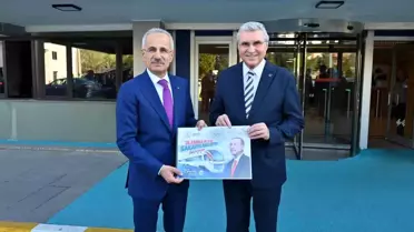Sakarya Büyükşehir Belediye Başkanı Ekrem Yüce, Ulaştırma Bakanı Abdulkadir Uraloğlu'na teşekkür ziyaretinde bulundu