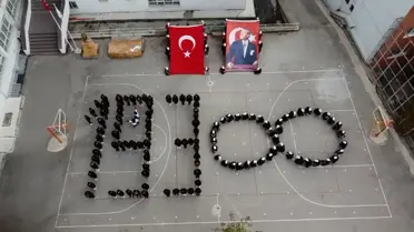 Amasya'da öğrencilerden '1938 ve sonsuzluk' koreografisi