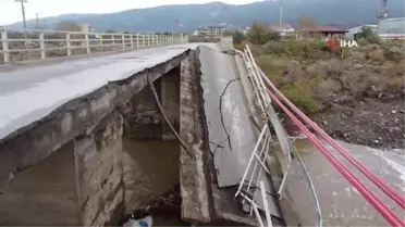 Edremit'te şiddetli yağış sonucu yıkılan köprü havadan görüntülendi
