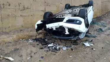 Bingöl'de Otomobil Şarampole Yuvarlandı: 2 Yaralı