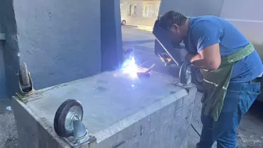 Diyarbakır Bağlar Belediyesi Çöp Konteynerlerini Onarıyor