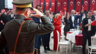 Atatürk'e Benzetilen Şahsın Zeybek Oynaması Tepki Topladı