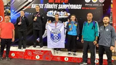 Sultangazi Belediyesi Gençlik ve Spor Kulübü, Türkiye Ümit Genç U21 Karate Şampiyonası'ndan 3 madalya ile döndü