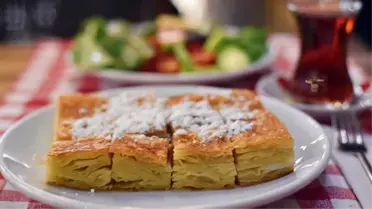 Adı ve lezzetinin sırrı çözüldü! Şef Reşat Aydın, küt böreği ile ilgili tartışmalara noktayı koydu 