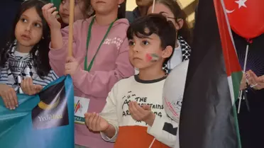Kütahya'da Çocuklar Filistinli Yaşıtlarına Destek Yürüyüşü Yaptı