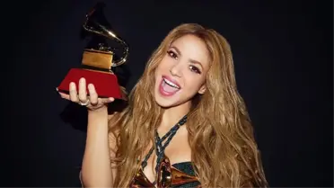 Pique'ye salladığı şarkıyla Latin Grammy'i kazananan Shakira'ya ödülünü Ramos verdi