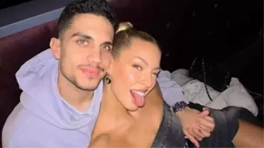 Süper Lig'in eski yıldızı Bartra'nın sevgilisi elbise tercihiyle Grammy Latinos gecesine damga vurdu
