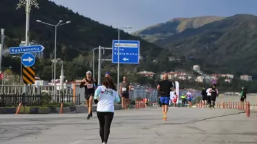 4. İnebolu İstiklal Yolu Şerife Bacı Yarı Maratonu yapıldı