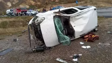 Sivas'ta Yağış Nedeniyle Şarampole Devrilen Araçta 3 Kişi Yaralandı