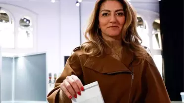 Hollanda'da erken genel seçim sonuçları açıklandı