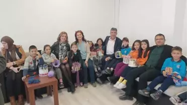 Cumhuriyet İlkokulu Öğrencileri Depremzedelere Yardım Ediyor