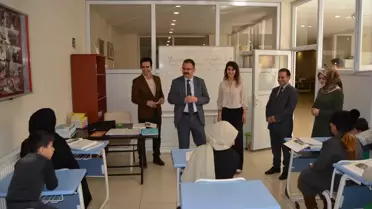 Hakkari Şemdinli Kaymakamı Aile Destek Merkezini Ziyaret Etti