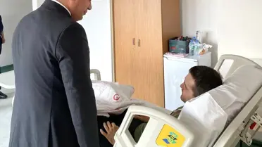 Düzce Valisi Selçuk Aslan, yaralanan Piyade Teğmen Adem Kıvıkoğlu'nu ziyaret etti