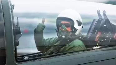Hindistan Başbakanı Tejas savaş uçağıyla deneme uçuşu yaptı