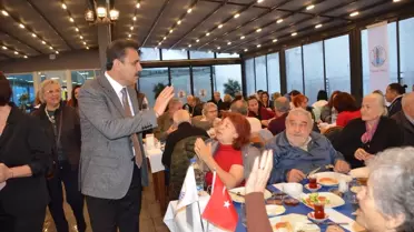 Dikili Belediye Başkanı Adil Kırgöz, Öğretmenler Günü'nde emekli öğretmenlerle buluştu