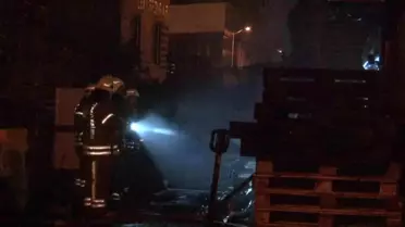 Tuzla'da Palet İmalatı Yapan İş Yerinde Yangın Çıktı