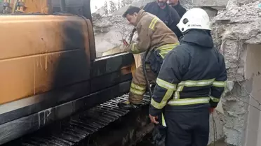 Dörtyol ilçesinde bir iş makinesi yandı