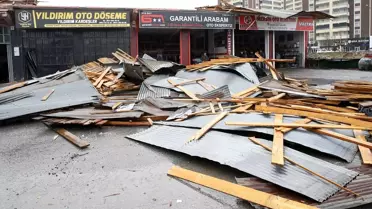 Muş ve Hakkari'de Şiddetli Rüzgarın Etkisi: İş Yerleri ve Ev Zarar Gördü