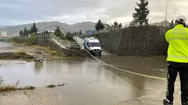 Beşikdüzü'nde Dalgalara Kapılan 2 Kişi Kayboldu