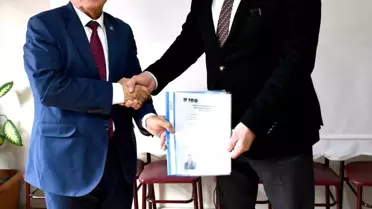 Alaplı Belediye Başkanı Nuri Tekin, 2024 yerel seçimleri için başvuru dosyasını teslim etti