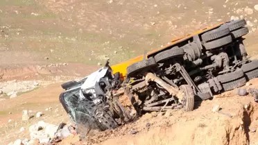 Şırnak'ta freni boşalan kamyon devrildi, sürücü yaralandı