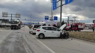 Amasya'da otomobil ile hafif ticari araç çarpıştı: 3 yaralı