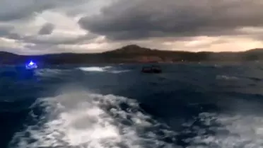 Çanakkale'de dev dalgalar arasında kaçak göçmenler ölümle burun buruna