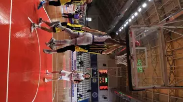 Kocaeli Büyükşehir Belediye Kağıtspor, Fenerbahçe Koleji'ne mağlup oldu