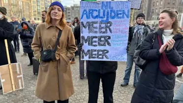 Hollanda'da aşırı sağcı Wilders'ın seçimleri kazanması protesto edildi