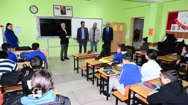 Battalgazi Belediyesi, LGS sınavına hazırlanan öğrencilere eğitim seti hediye ediyor