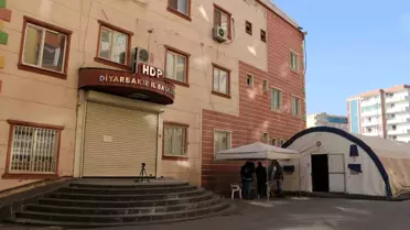 Diyarbakır'da 5'inci yılında da evlat nöbetini sürdüren anne, 13 yıldır haber alamadığı oğluna teslim olması için çağrıda bulundu