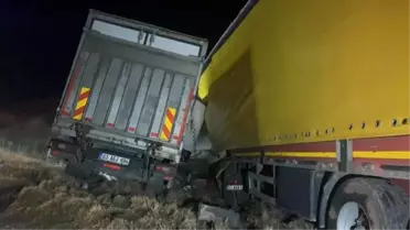 Eskişehir'de kafa kafaya çarpışan kamyonet ile TIR kazasında 2 kişi hayatını kaybetti