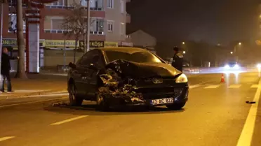 Konya'da alkollü sürücü park halindeki otomobile çarptı