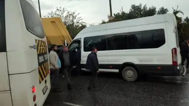 Hatay'da işçi servisi ile hafriyat kamyonu çarpıştı: 9 yaralı