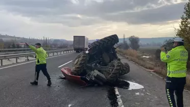 Uşak'ta Kamyonun Çarptığı Traktör Sürücüsü Hayatını Kaybetti