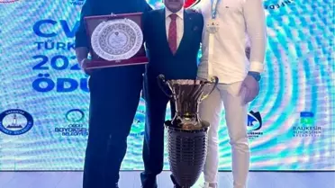 Pamukkale Belediyespor Yağlı Güreşçisi Beytullah Sarı Şampiyonluk Ödülünü Aldı