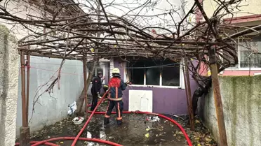 Düzce'de tek katlı ev yangında kullanılamaz hale geldi