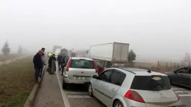 Amasya'da yoğun sis nedeniyle zincirleme trafik kazaları: 5 yaralı