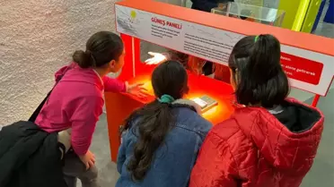 Özel öğrenciler Karabağlar Belediyesi Nasreddin Hoca Çocuk Kültür Merkezi'ni ziyaret etti
