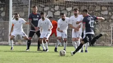 Bucak Belediye Oğuzhanspor ile Tefenni Belediyespor arasında 15 kart çıktı