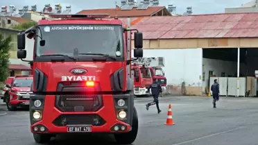 Antalya'da Kadın İtfaiyecilerden Büyük Araç Kullanımı