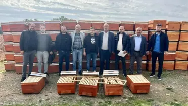 Siirt Valiliği 100 Aileye 3 Bin Arı Kovanı Dağıttı