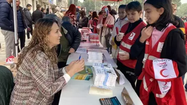 Alaşehir'de Kitap Okuma Farkındalık Yürüyüşü ve Okur-Yazar Buluşması düzenlendi