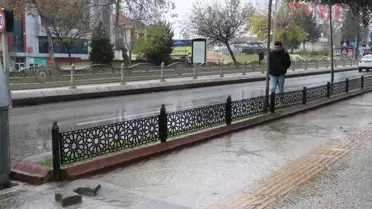 Edirne'de Patlayan Borudan Çıkan Su Sokakları Bastı