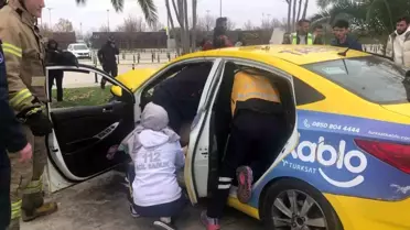 Maltepe'de Ticari Taksi Kaza Yaptı: Şoför ve Yolcu Yaralandı