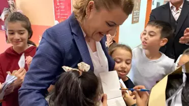 İzmit Belediye Başkanı Fatma Kaplan Hürriyet, okulları ziyaret etti